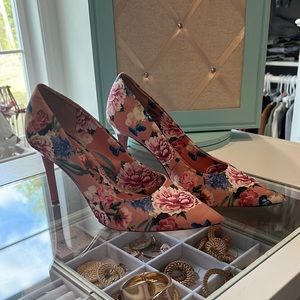 Gianni Bini floral heels 8.5. Worn once.